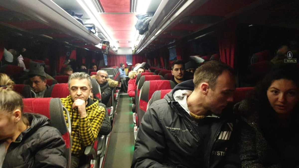 Ukrayna\'daki Türk vatandaşlarının otobüslerle tahliyesine başlandı (2)