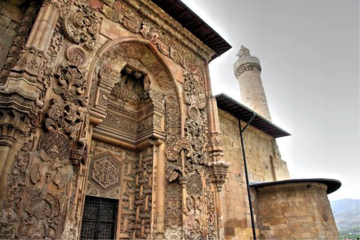 UNESCO LİSTESİNDEKİ DİVRİĞİ ULU CAMİ\'NİN RESTORASYONU YENİDEN BAŞLIYOR