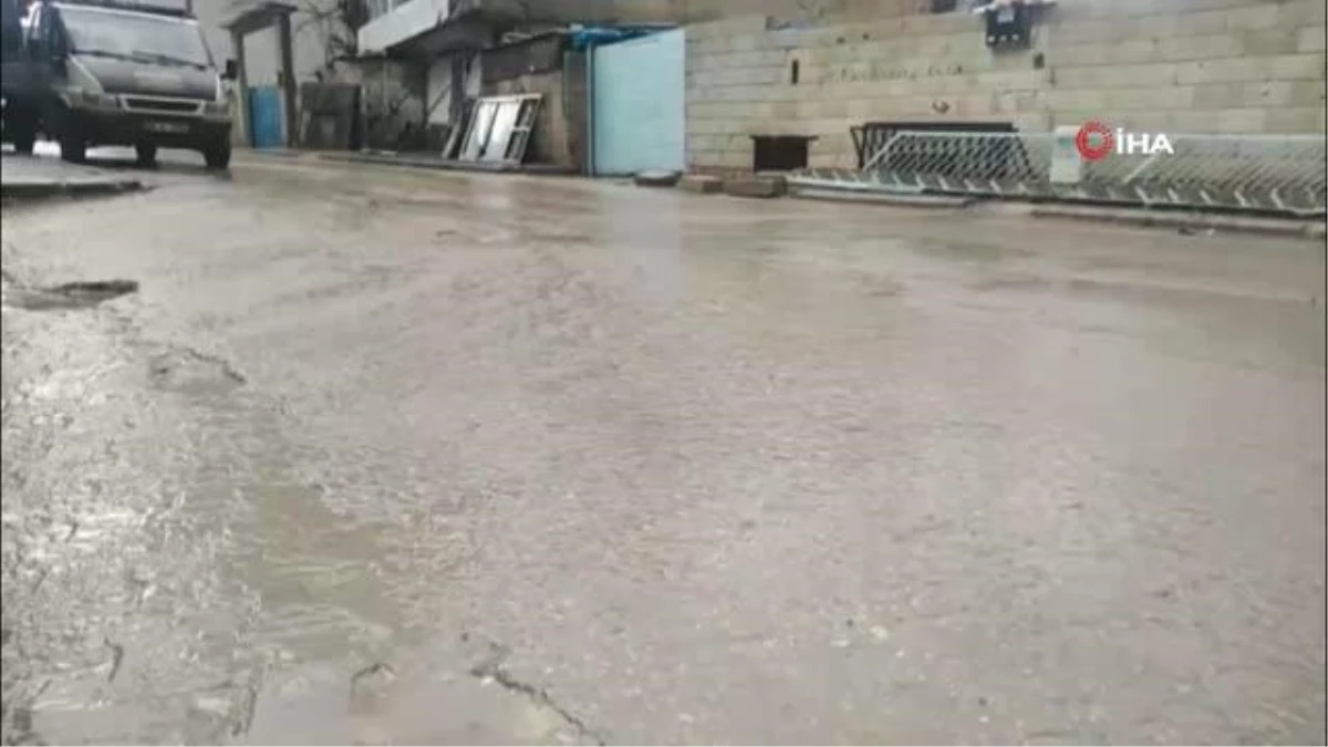 Yavuzeli\'nde sağanak yağış etkili oldu