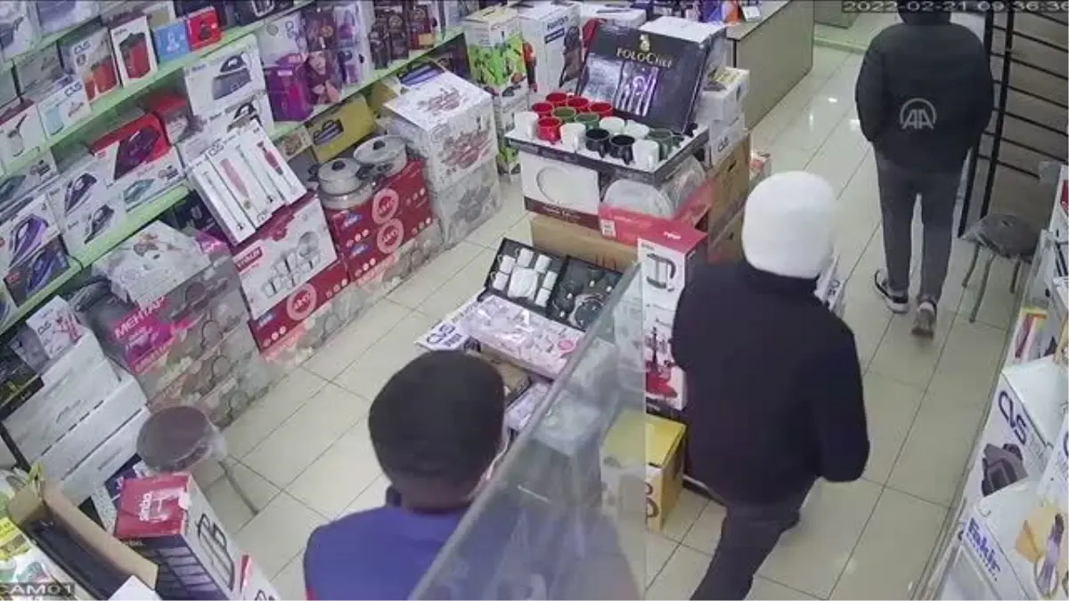 Zeytinburnu\'nda iş yerinden 11 milyon lirayı gasbeden 3 şüpheli yakalandı