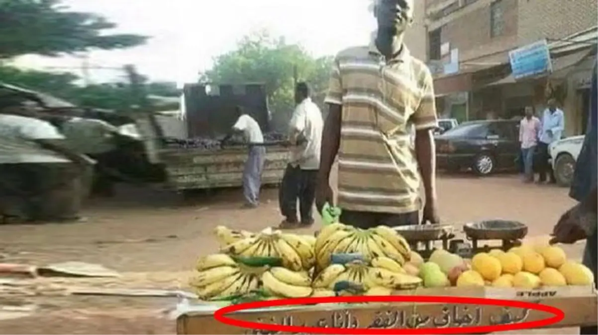 Afrikalı seyyar satıcı, arabasının önüne yazdığı notla kendine hayran bıraktı