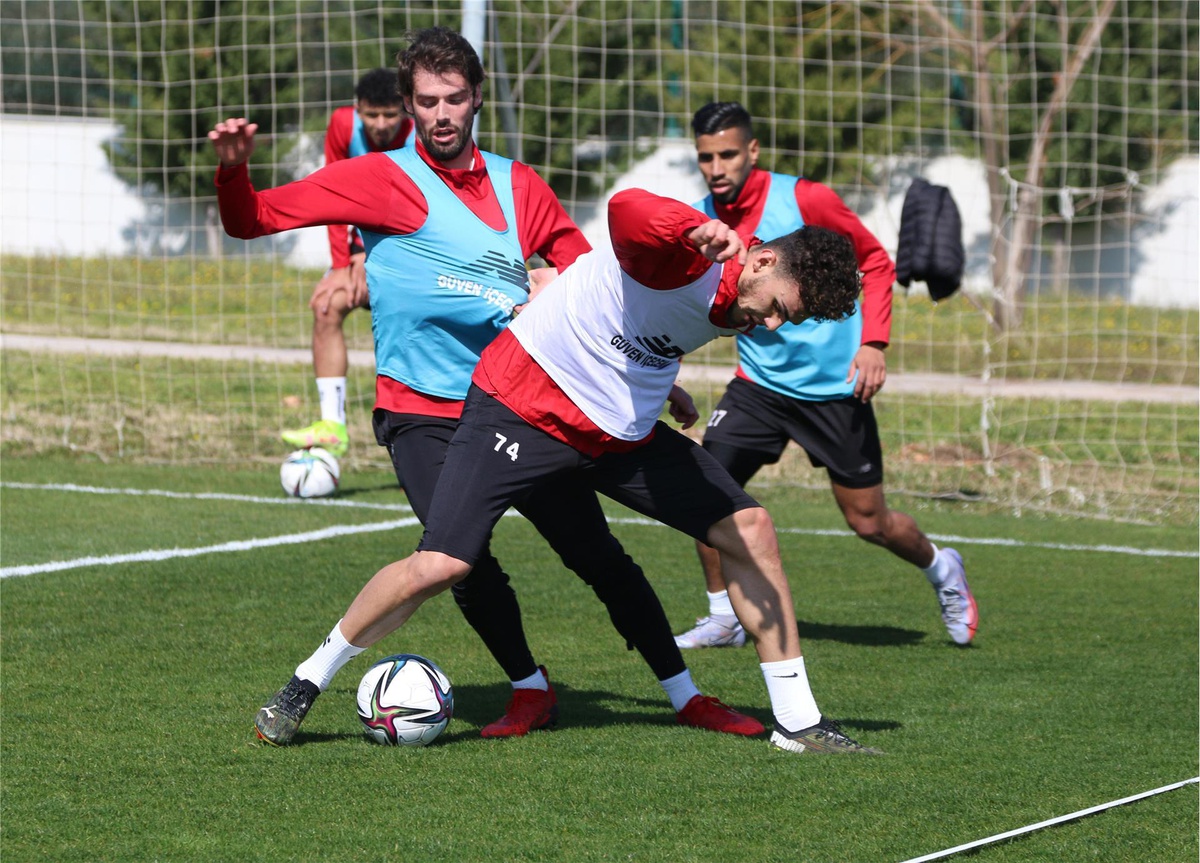 Antalyaspor, Türkiye Kupası\'ndaki Trabzonspor maçının hazırlıklarına başladı