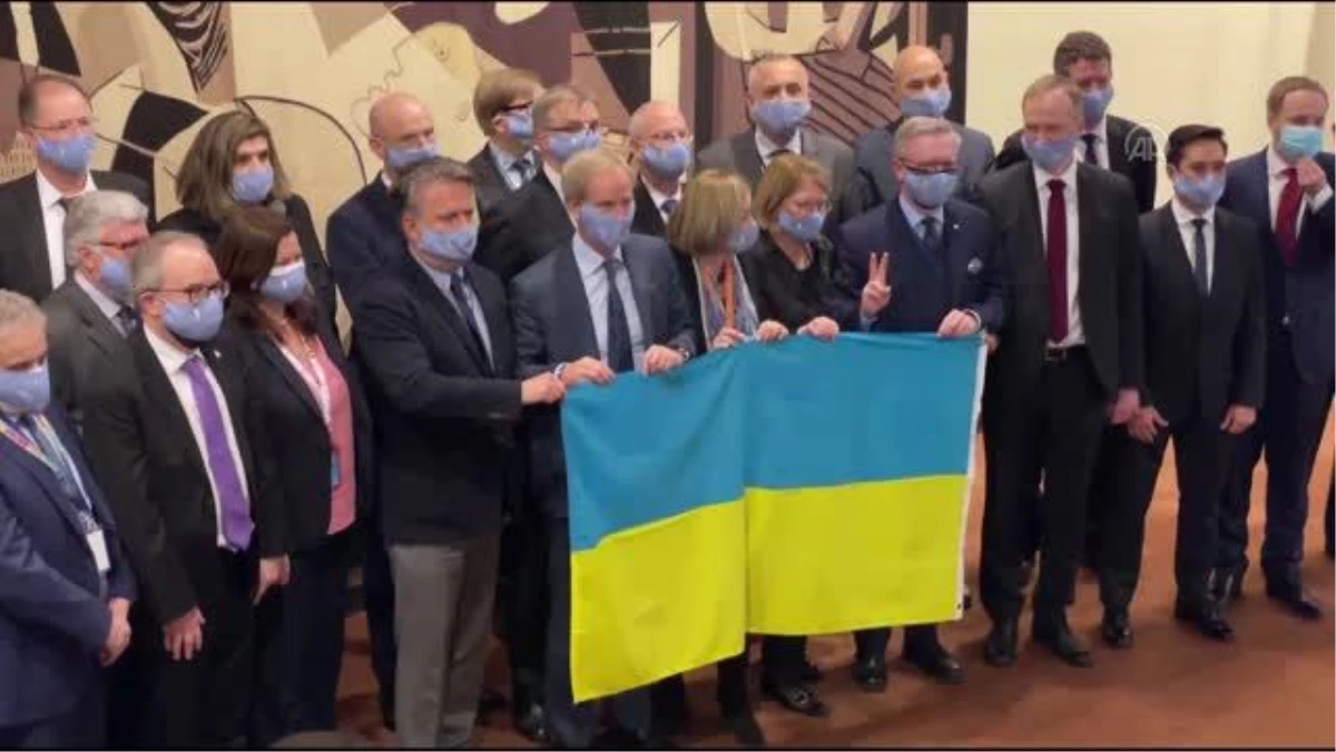 BM Genel Merkezinde Ukrayna bayrağı açtılar