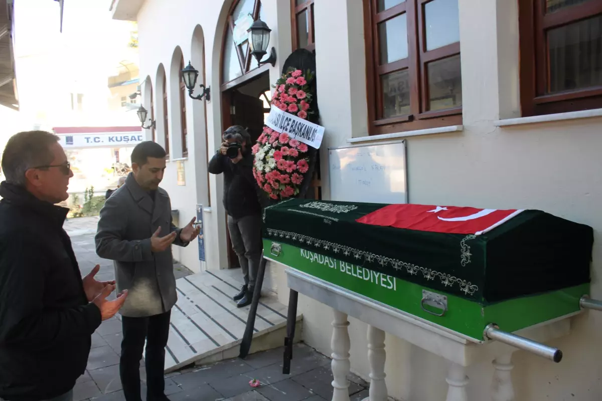 Caz sanatçısı Ahmet Muvaffak Falay, Kuşadası'nda son yolculuğuna uğurlandı