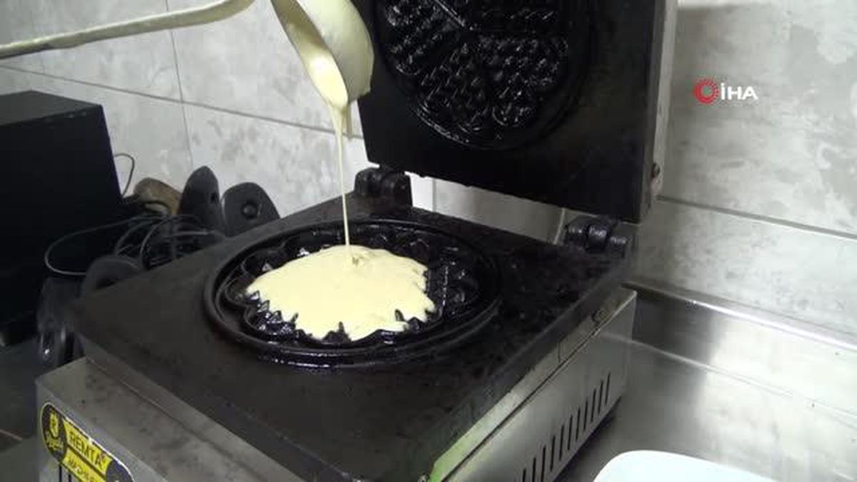 Son dakika haber... Dünya ve yöresel tatlıları öğrenerek kariyerlerine katkı sağlıyorlar