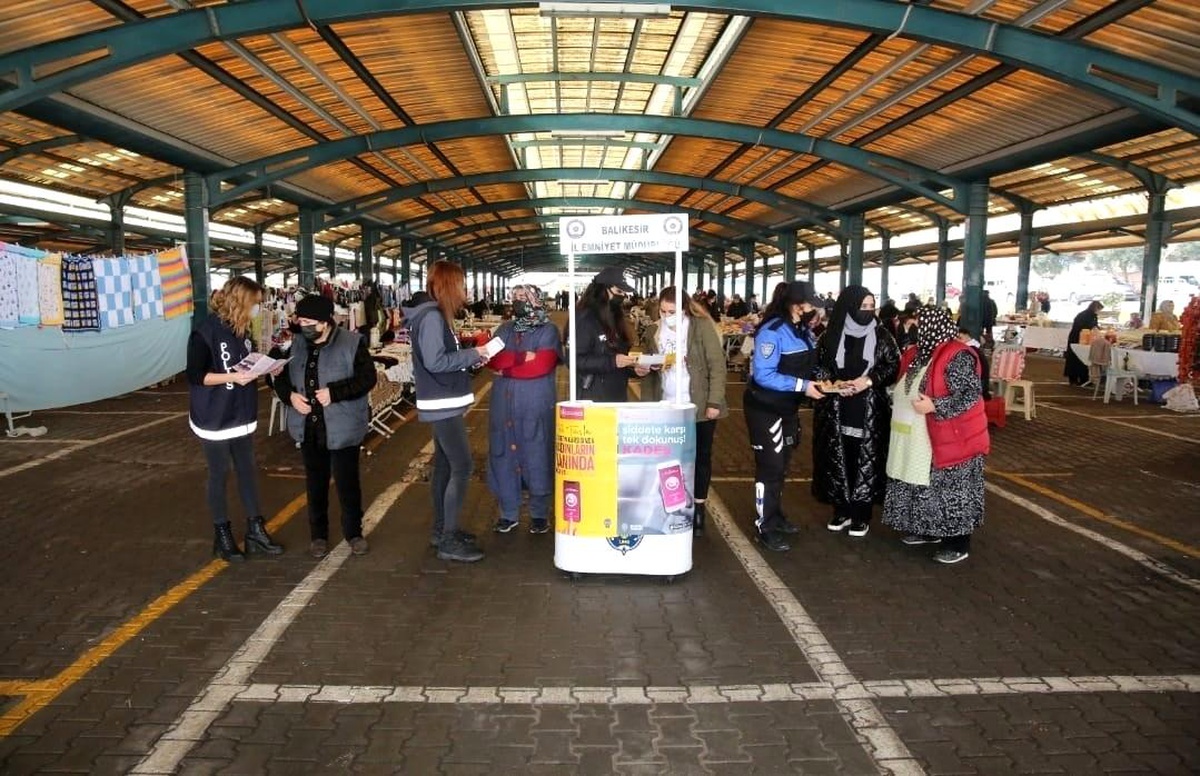 Halk pazarında, KADES uygulaması tanıtıldı