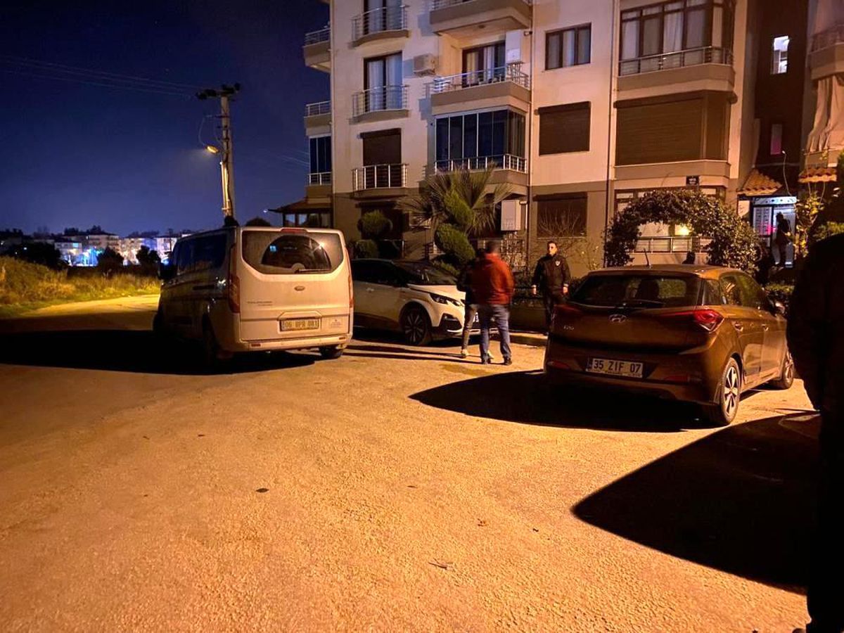İzmir\'de aldatıldığını düşünerek karısını öldüren zanlı tutuklandı