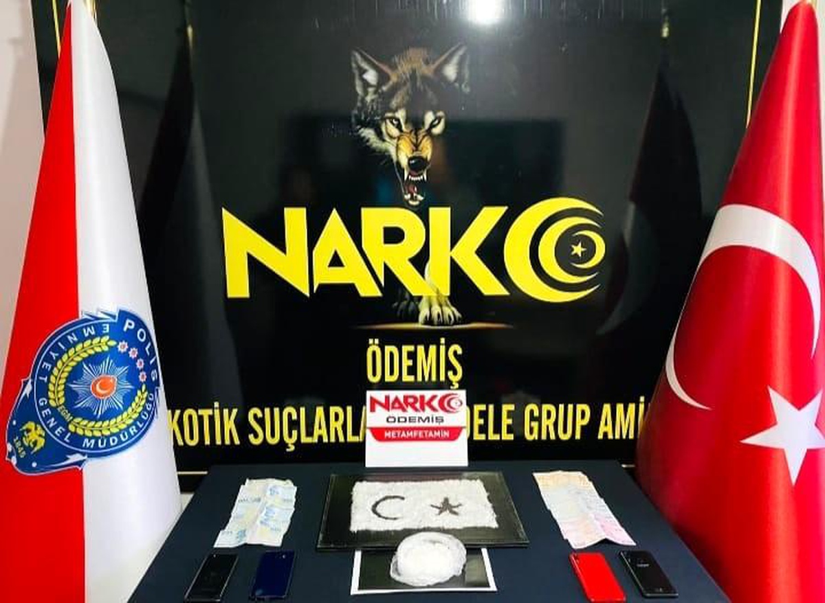 İzmir\'de uyuşturucuyla yakalanan şüpheliler tutuklandı