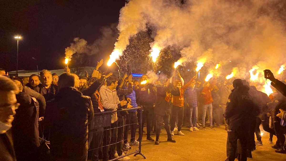 Kayserispor taraftarı takımı bağrına bastı