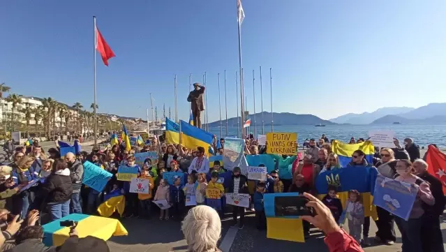 Rusya'nın Ukrayna'ya saldırısı Marmaris'te protesto edildi