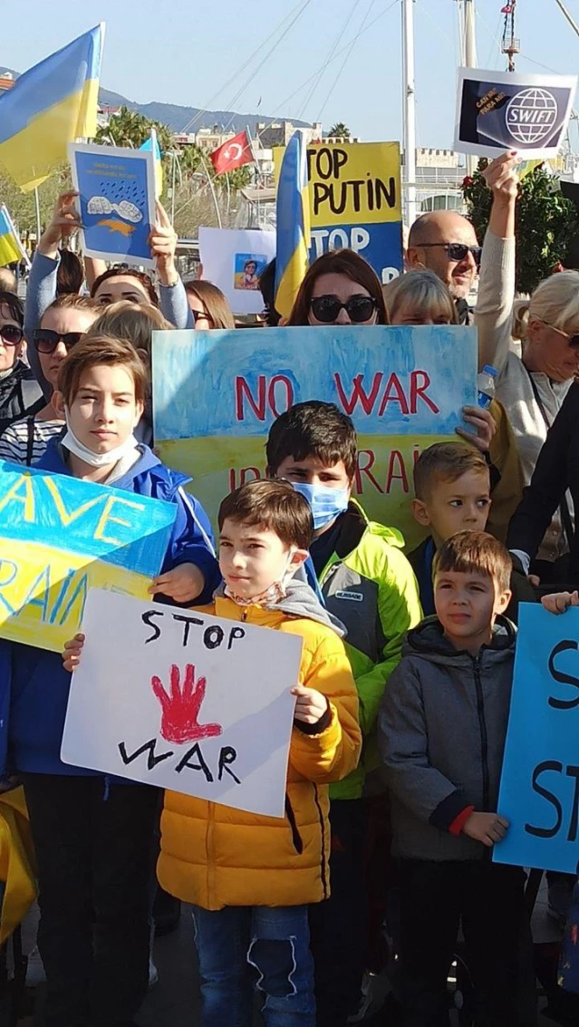 Rusya'nın Ukrayna'ya saldırısı Marmaris'te protesto edildi