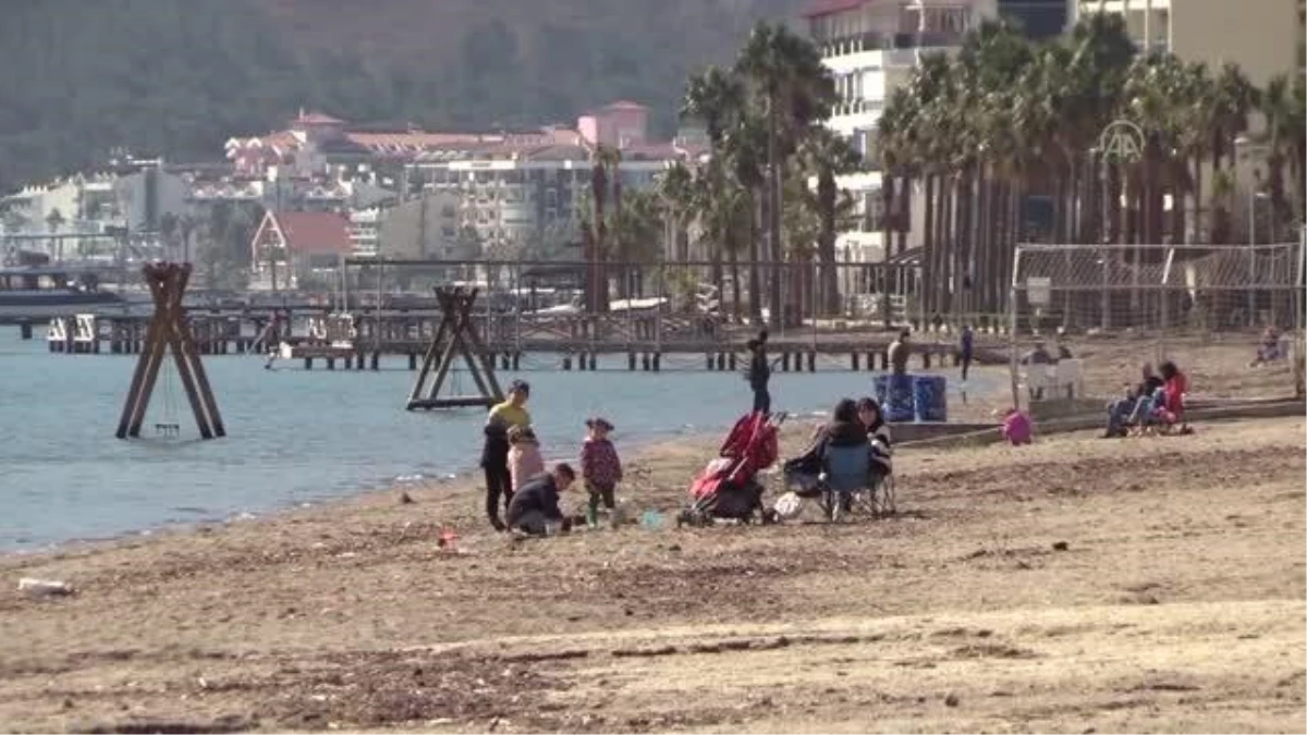 Bodrum sahillerinde güneşli havada yoğunluk oluştu