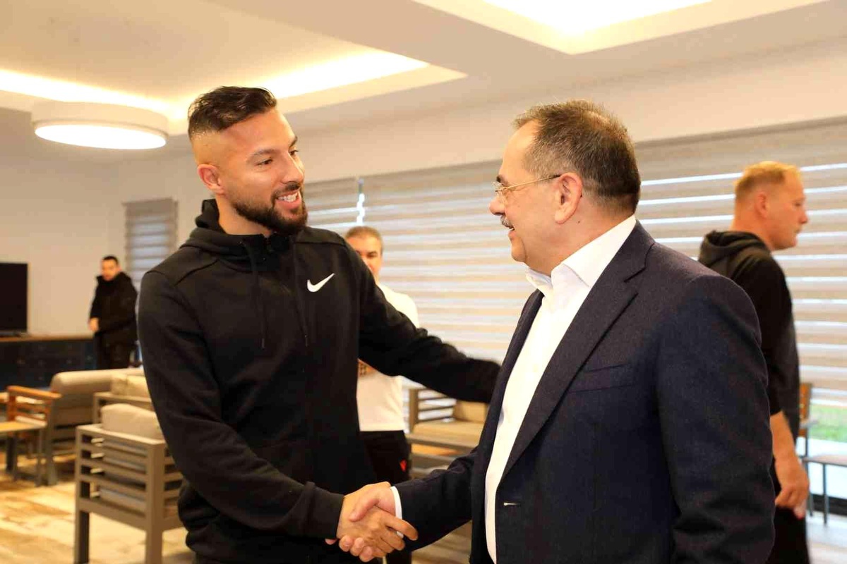 Samsunspor\'u zorlu deplasmana Başkan Demir uğurladı