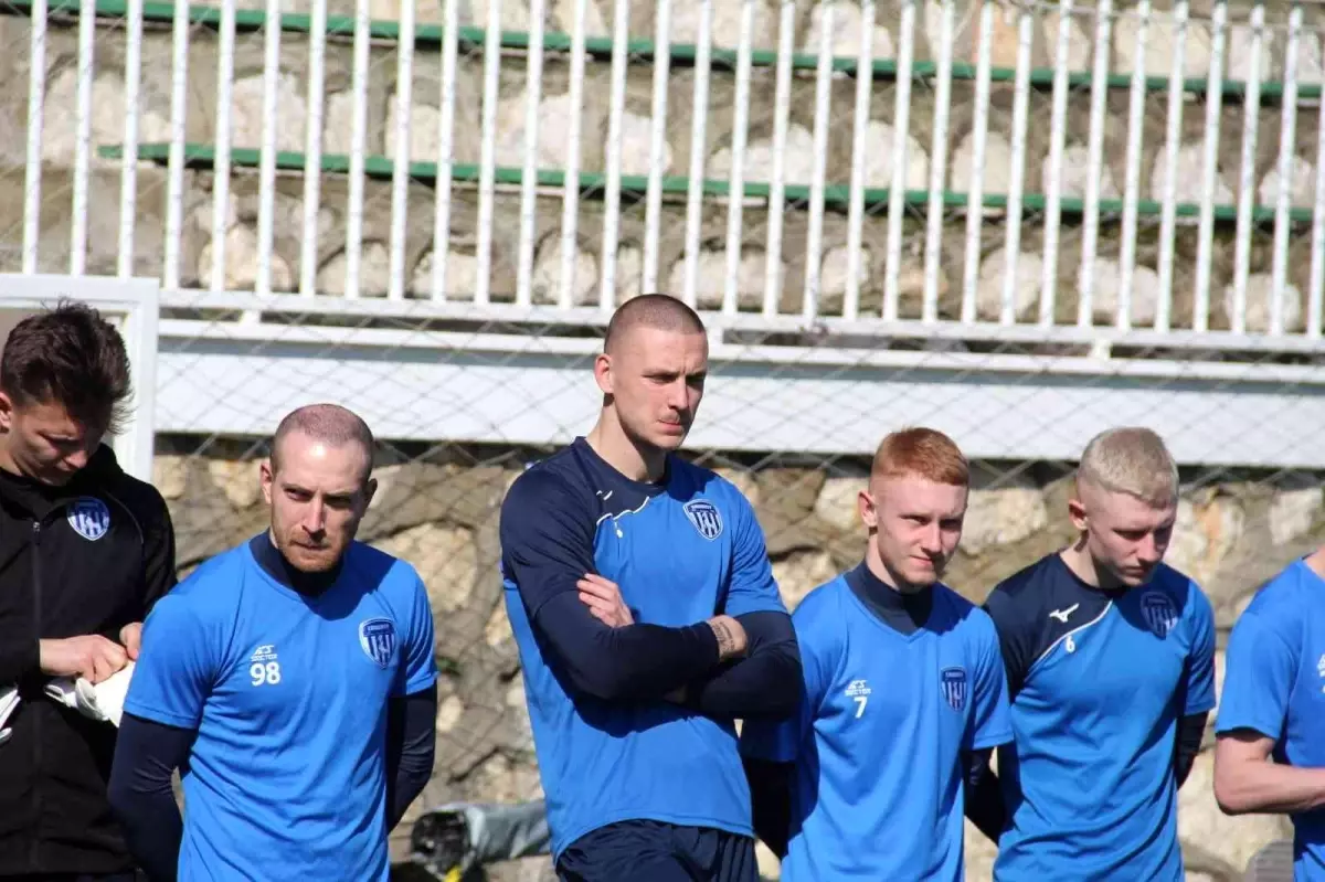 Antalya\'da mahsur kaldılar! Ukrayna 2. ligi futbolcuları: Yürüyerek de olsa ülkemize gitmek istiyoruz!