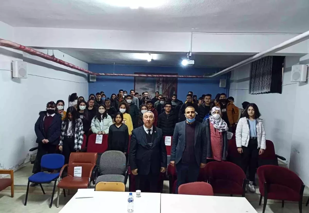 Serdar Ünsal, öğrencilere Hocalı soykırımını anlattı