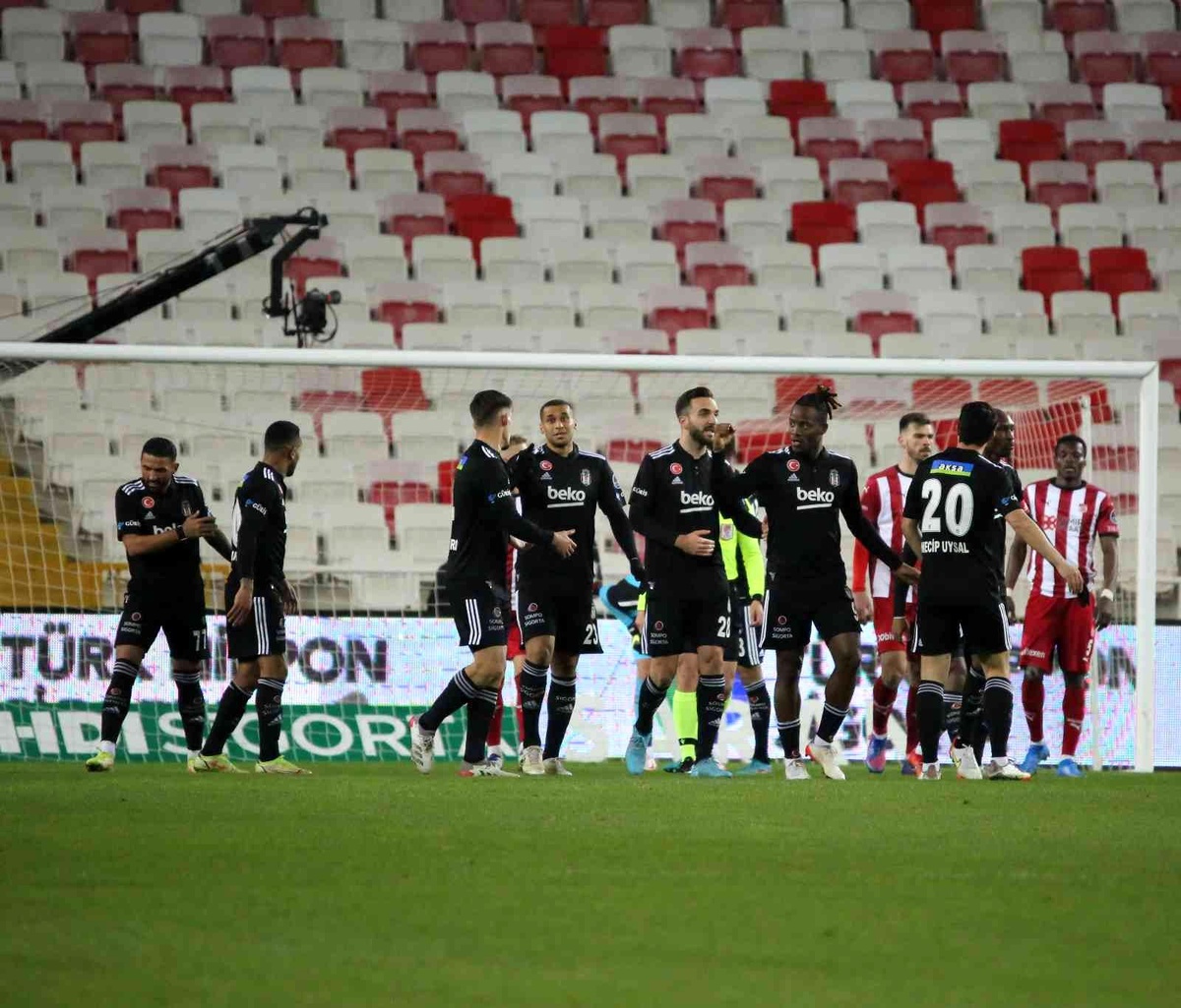 Spor Toto Süper Lig: Sivasspor: 0 - Beşiktaş: 1 (Maç devam ediyor)