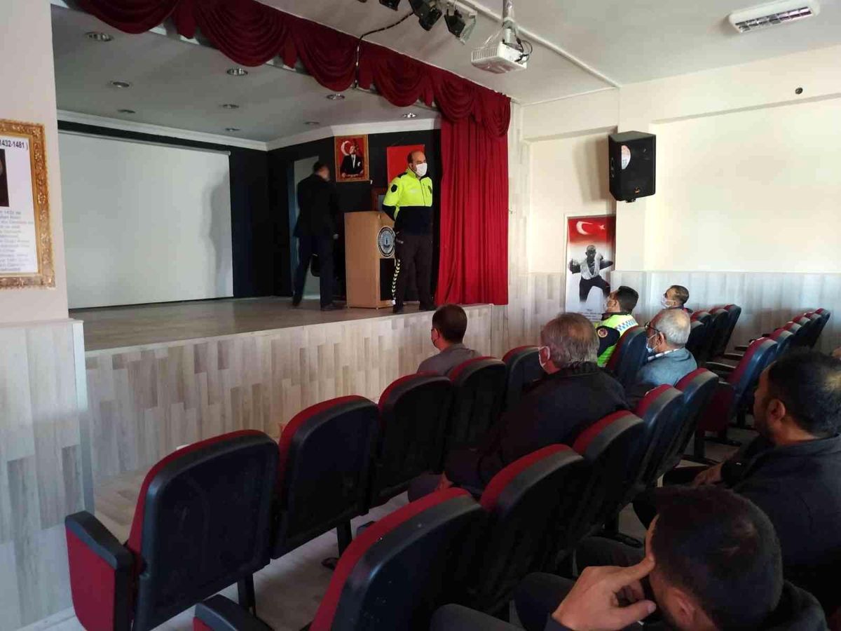Tomarza\'da öğrenci servis şoförlerine eğitim verildi
