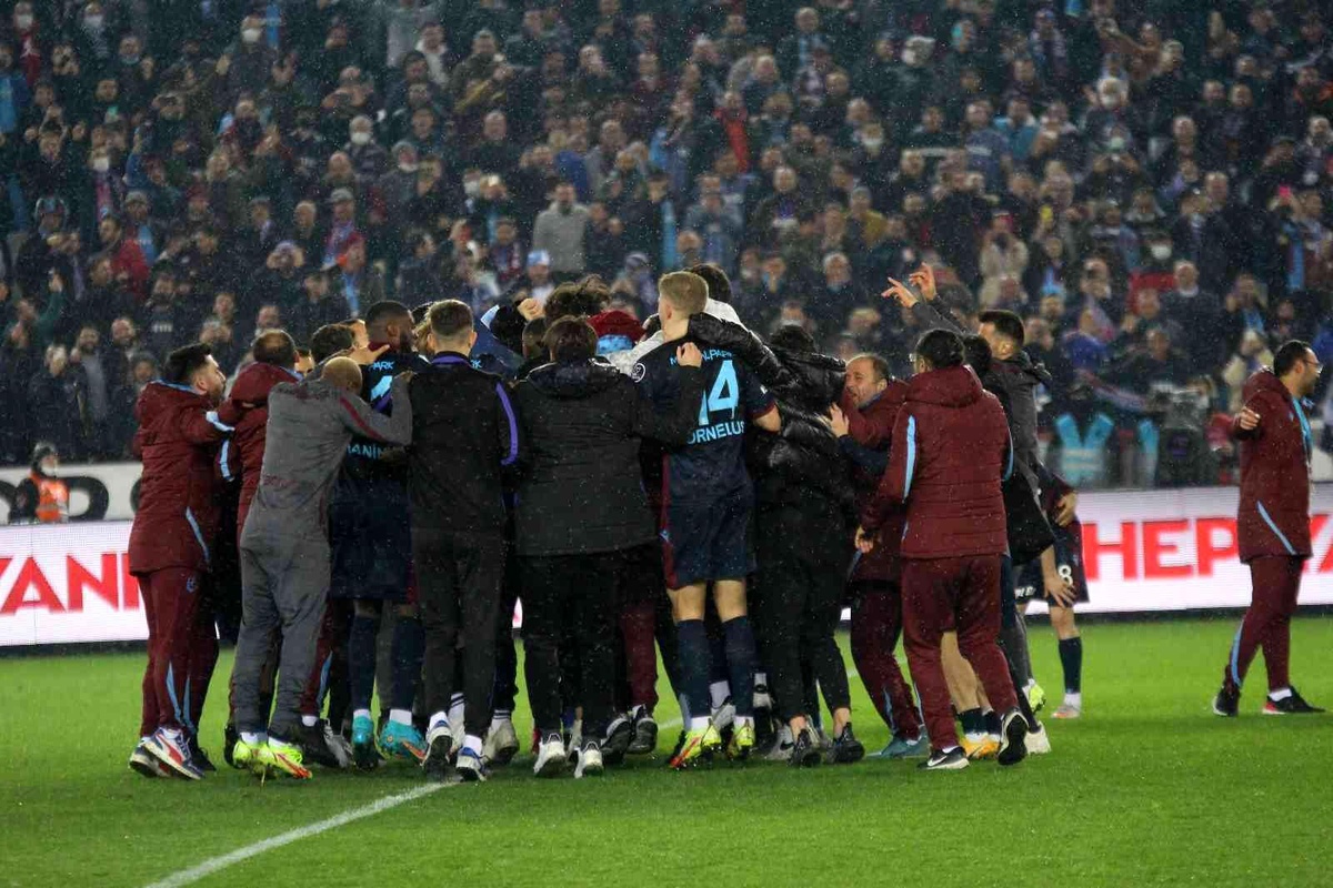 Trabzonspor\'u zirvede tutan geri dönüşler