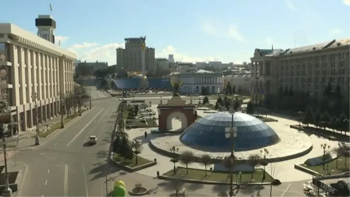 Ukraynalı Babich, saldırı tehdidine rağmen Kiev meydanında nöbet tutuyor