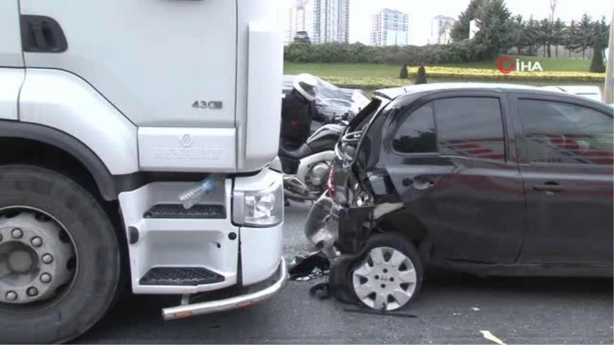Son dakika haberleri: Ümraniye TEM Otoyolu\'nda 6 aracın karıştığı zincirleme kaza