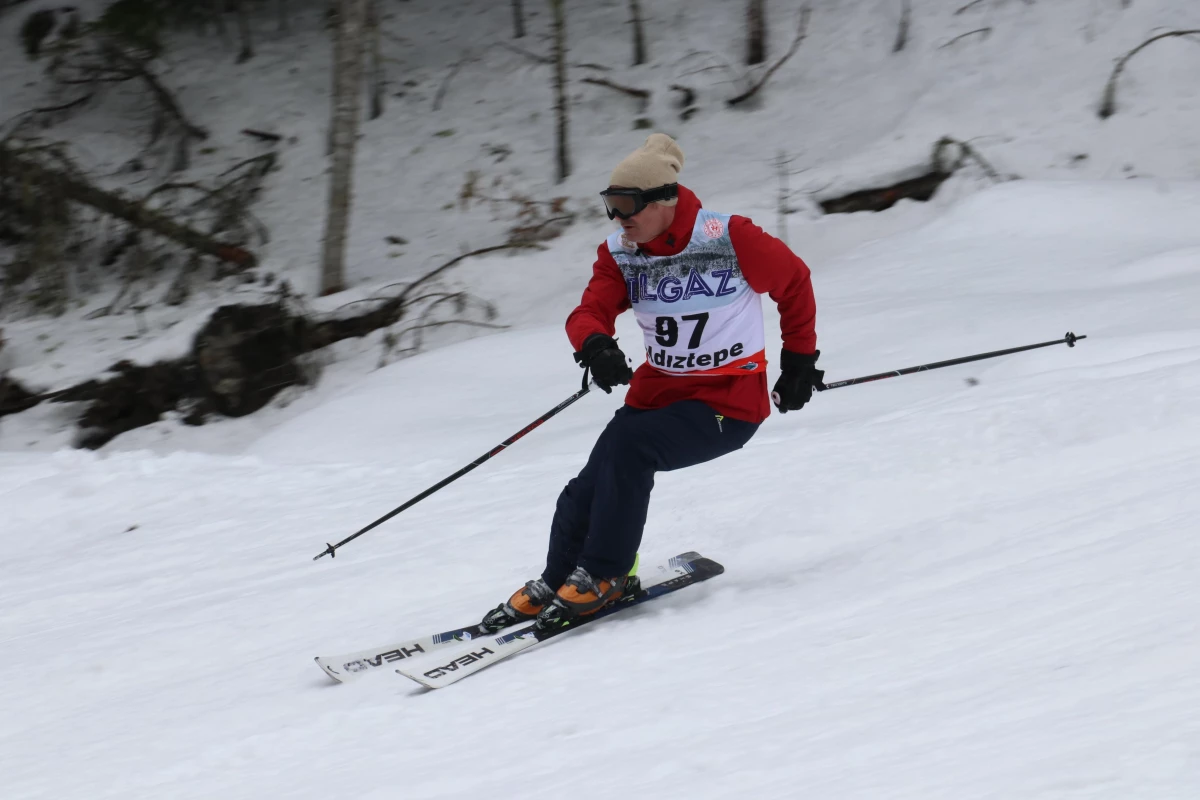 Yıldıztepe Kayak Merkezi\'nde 2. Diplomatik Kayak Yarışı düzenlendi