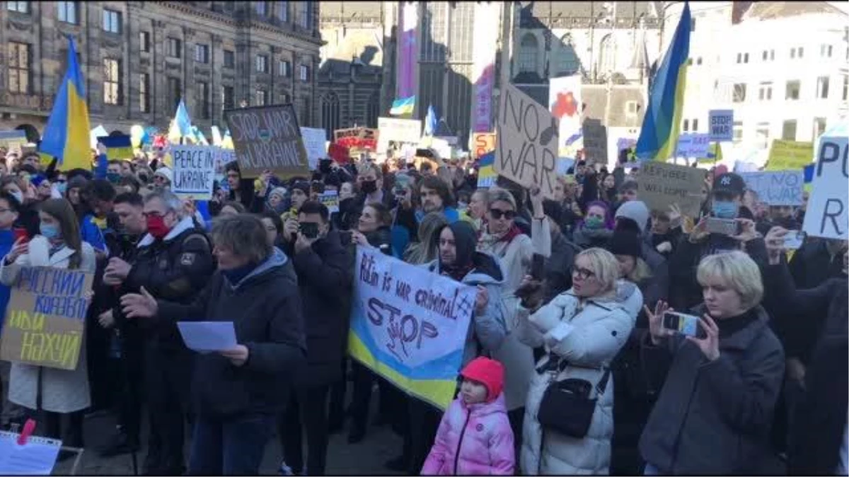AMSTERDAM - Rusya\'nın Ukrayna saldırısı Hollanda\'da protesto edildi