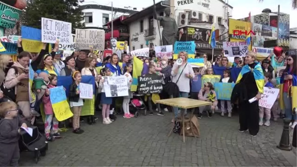 ANTALYA\'DAKİ UKRAYNALILAR: DÜNYAYI BU ANLAMSIZ SAVAŞI DURDURMAK İÇİN BİRLEŞMEYE ÇAĞIRIYORUZ