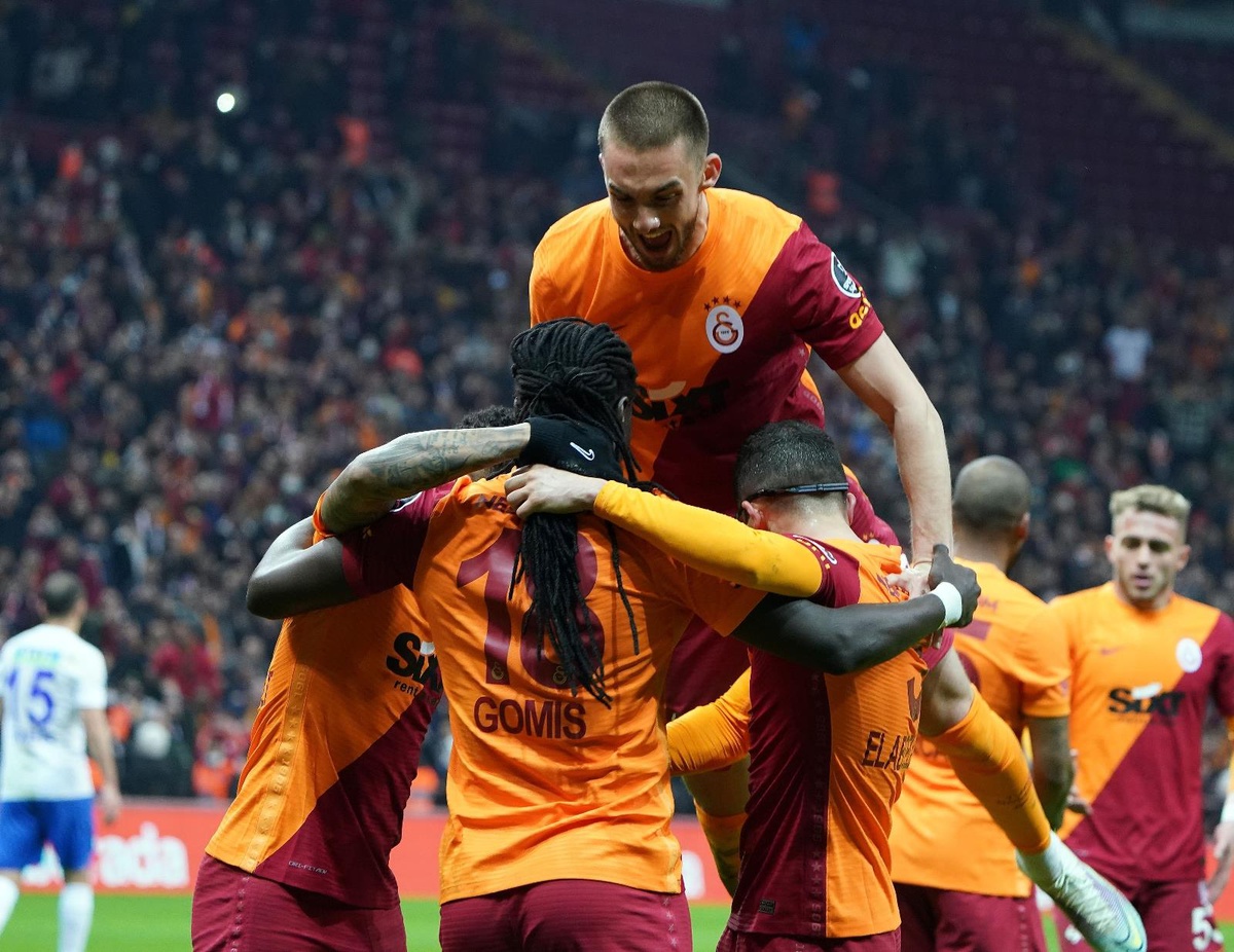 Galatasaray, Rize\'yi yine geriden gelip yendi