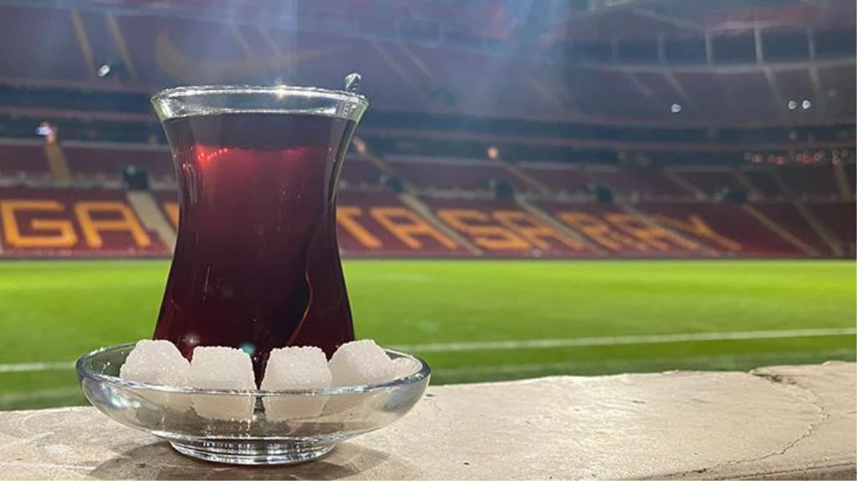 Maç bitti! Tartışma sosyal medyaya taşındı! Galatasaray ve Rizespor\'dan "çaylı" paylaşımlar geldi