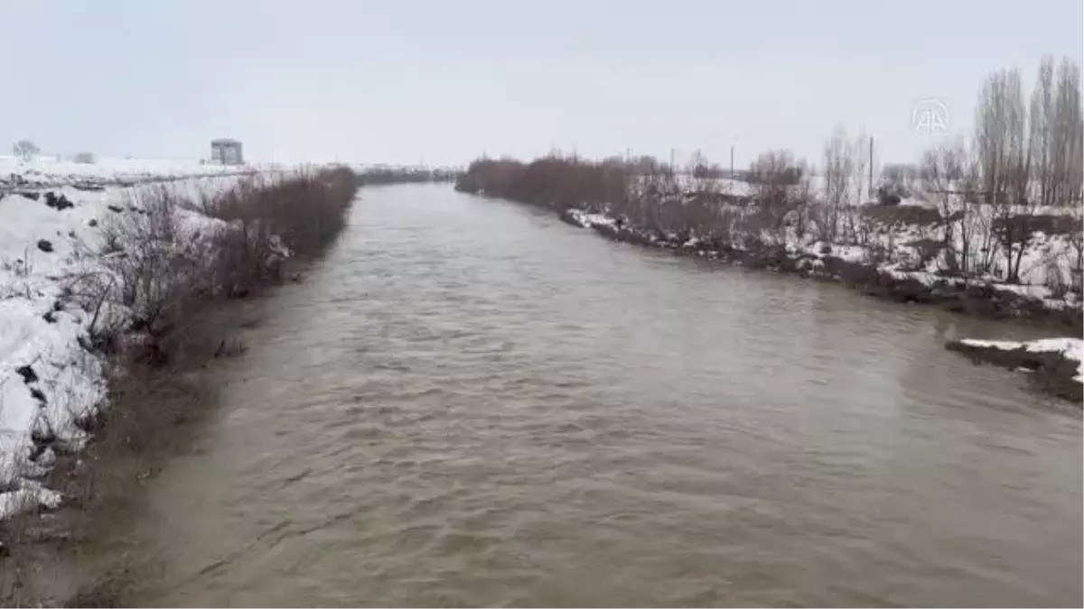 Karasu Nehri\'ne düşen lise öğrencisini arama çalışmalarına ara verildi