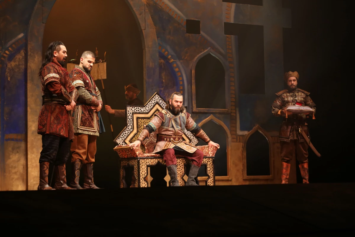 "Kılıçarslan", Kocaeli Şehir Tiyatroları sahnesinde prömiyer yaptı