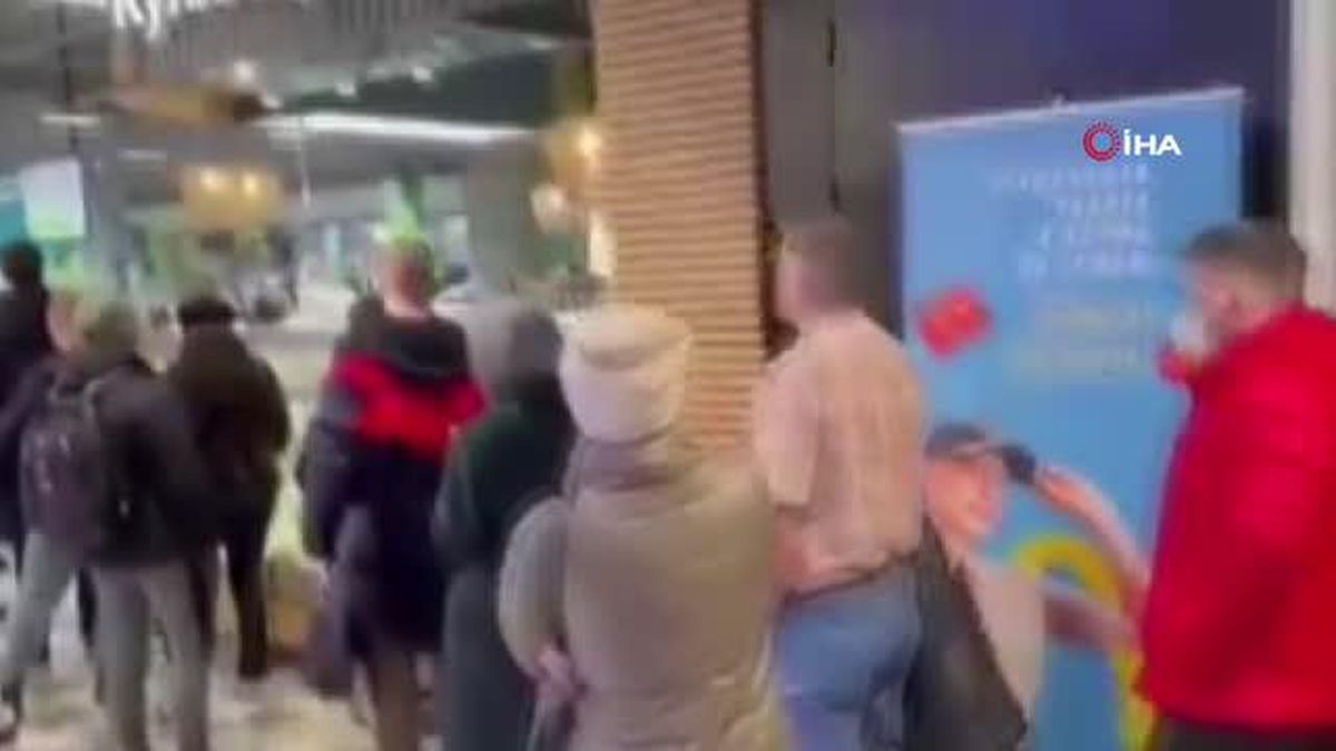 (MOSKOVA)- Ruslar Bankamatiklere Akın Etti