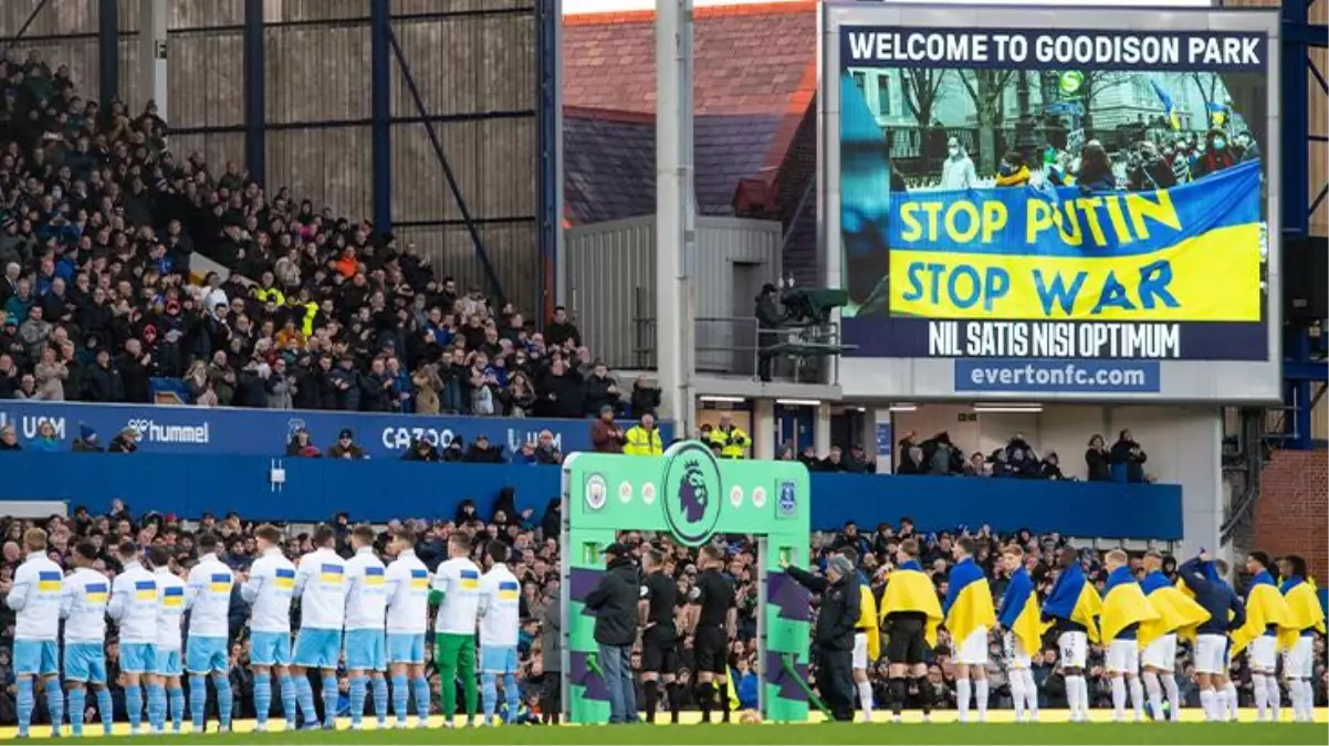 Manchester City\'nin yıldız futbolcusu Zinchenko maç öncesinde gözyaşlarını tutamadı!