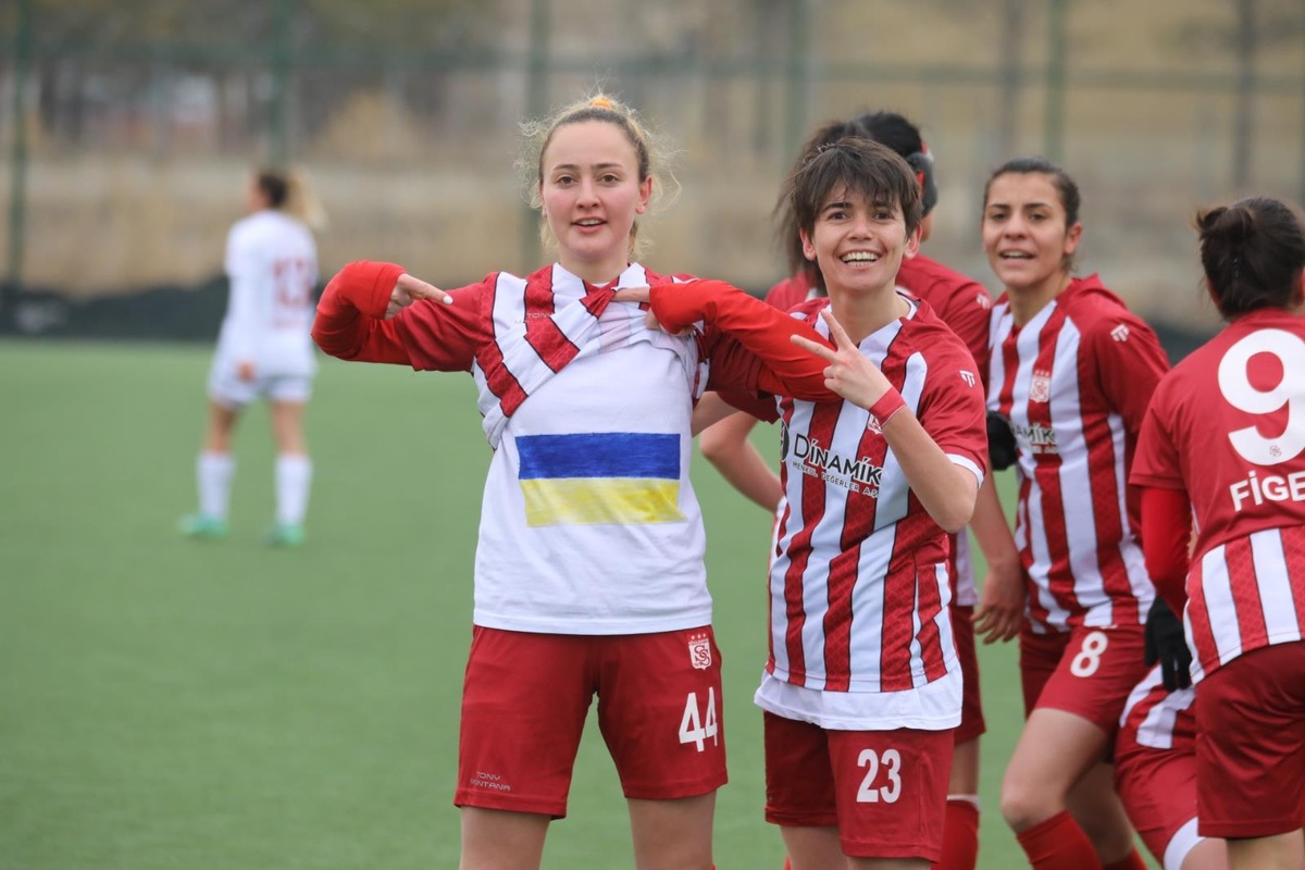 Sivassporlu futbolcudan Ukrayna\'ya destek!