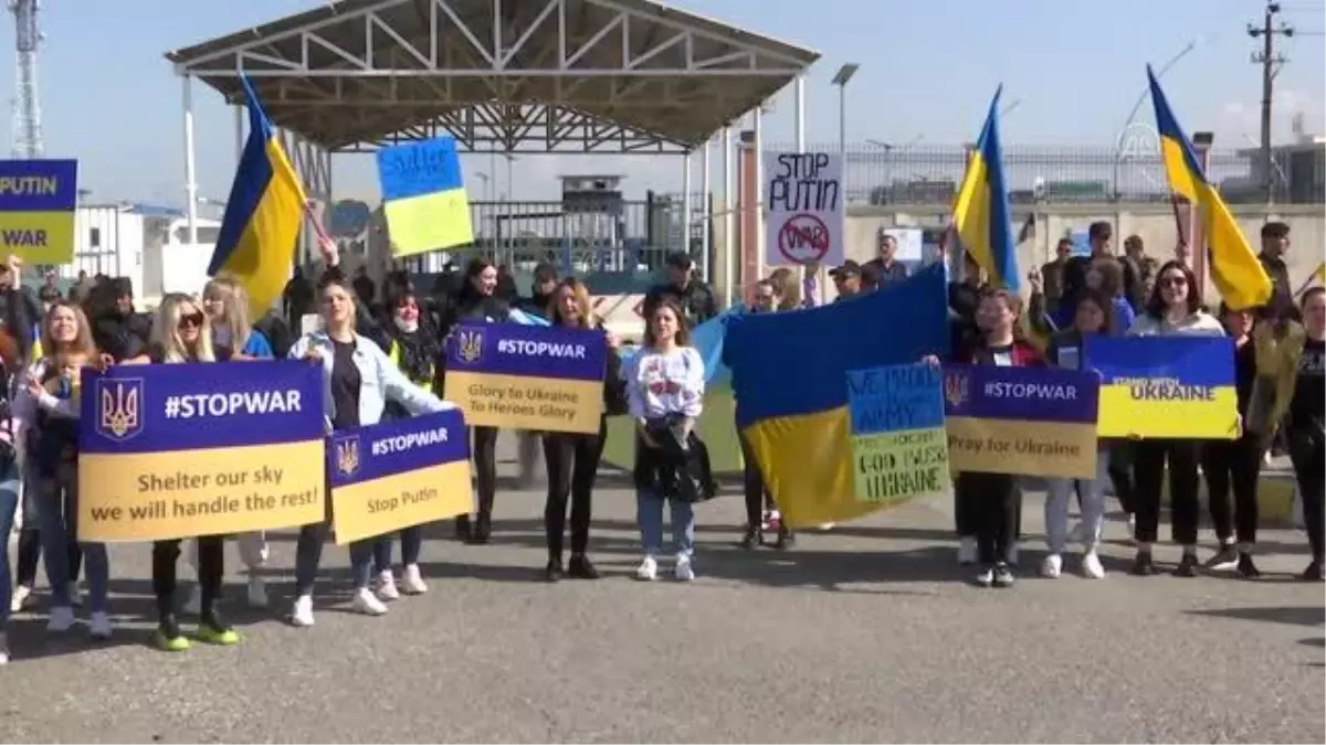 Ukraynalılar, Rusya'nın ülkelerine saldırısını protesto etti