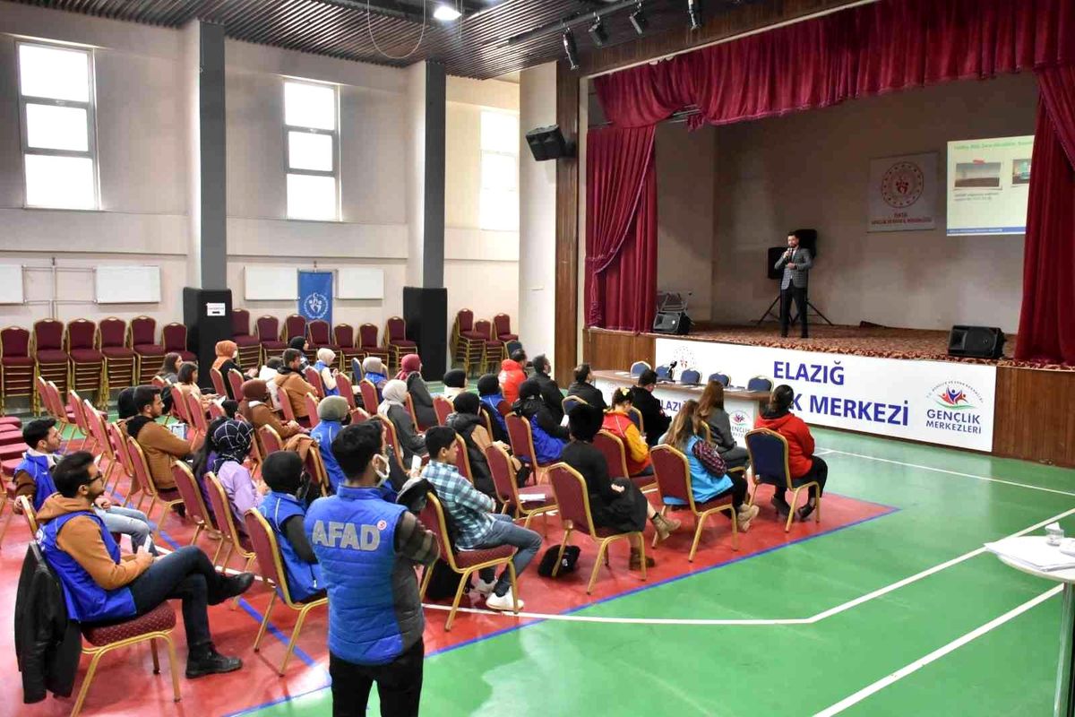 AFAD\'dan gönüllülere afet eğitimi