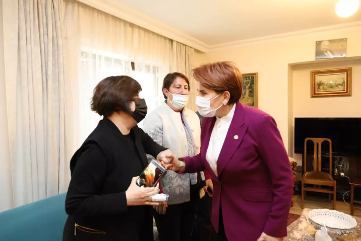 Akşener, vefat eden eski bakanlardan Somuncuoğlu\'nun ailesini ziyaret etti