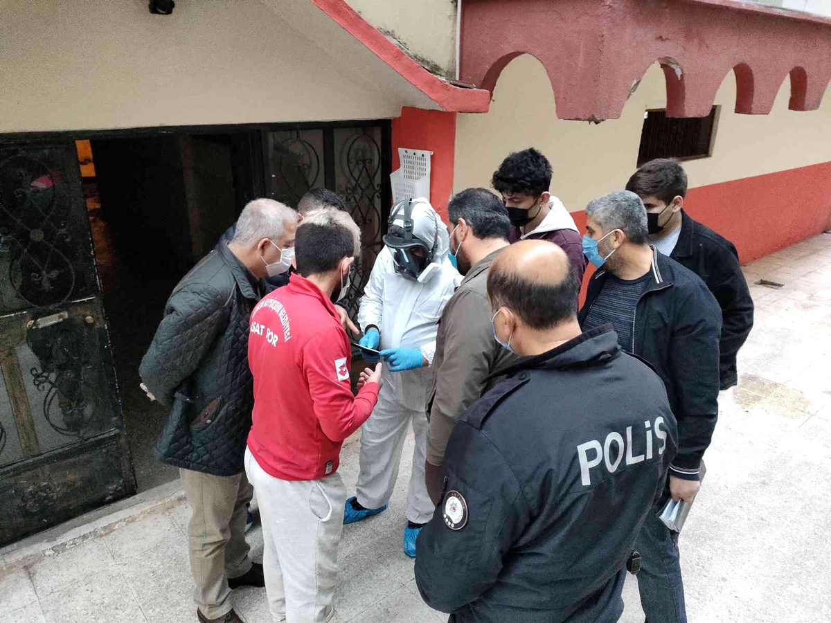 Son dakika haberleri! Antalya\'da daireden yayılan koku yalnız yaşayan adamın öldüğünü ortaya çıkardı