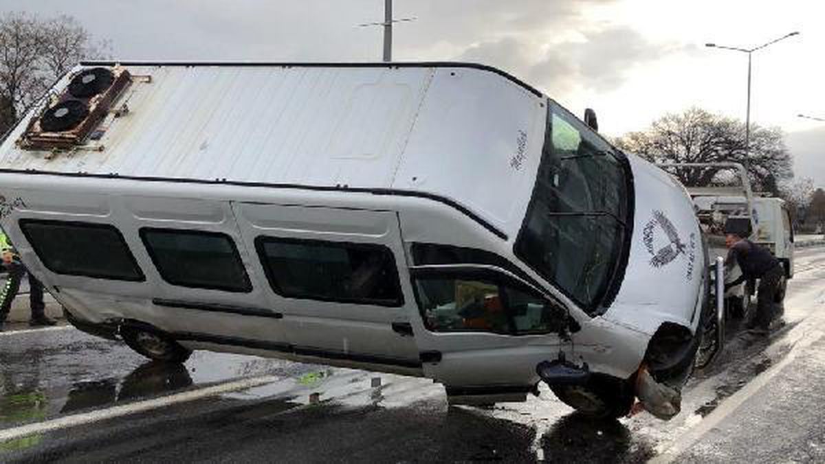 Aydın\'da servis minibüsleri çarpıştı: 11 yaralı