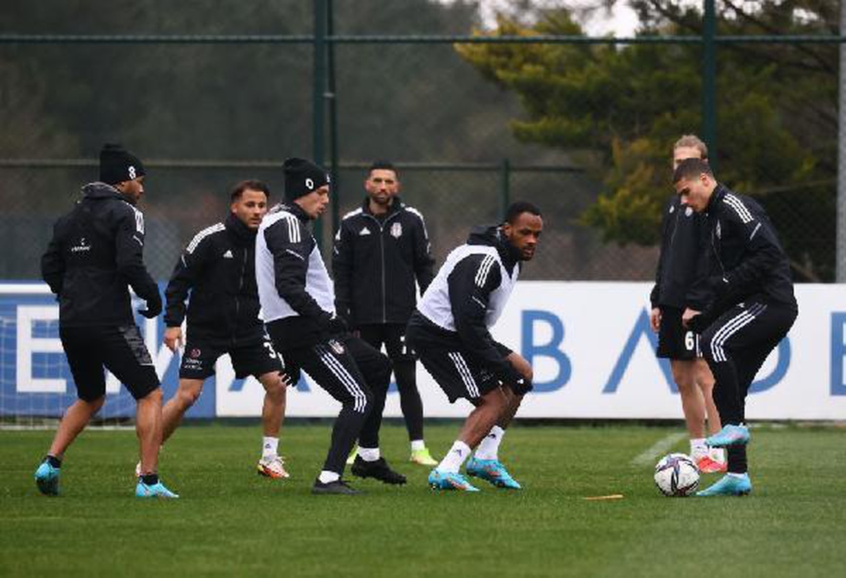 Beşiktaş\'ta Nkoudou takımla çalıştı