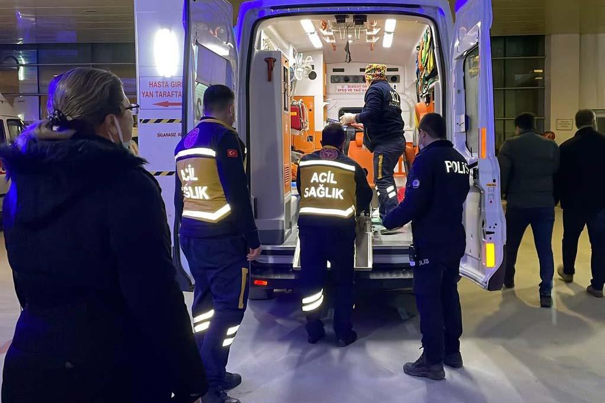 Boşanma aşamasında olduğu eşini ve eşinin ailesinden 3 kişiyi yaraladı