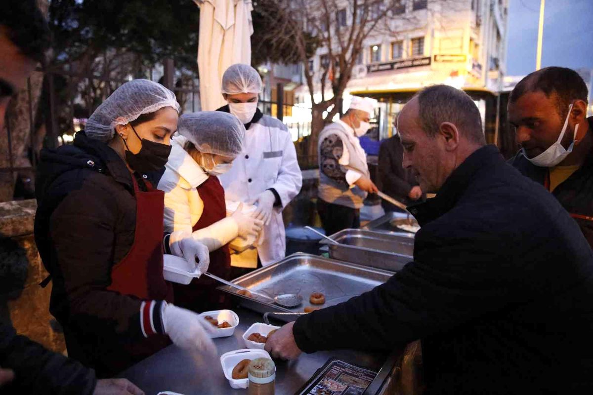 Büyükşehir\'den Miraç Kandili\'nde 20 bin kişilik lokma ikramı