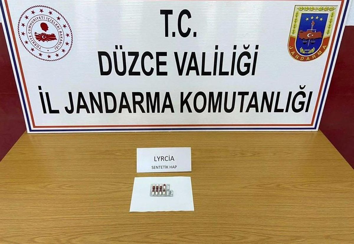 Durdurulan otomobilden uyuşturucu hap çıktı