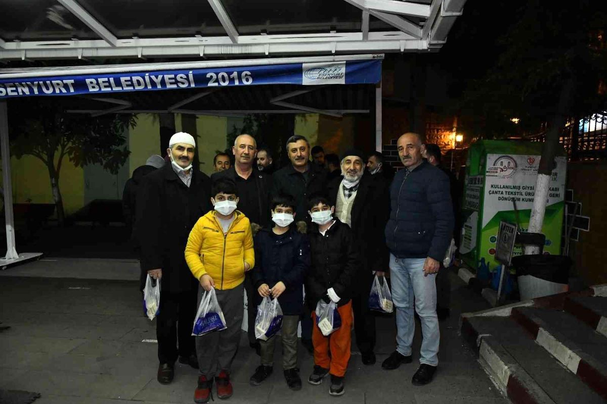 Esenyurt Belediyesi\'nden kandil simidi ikramı