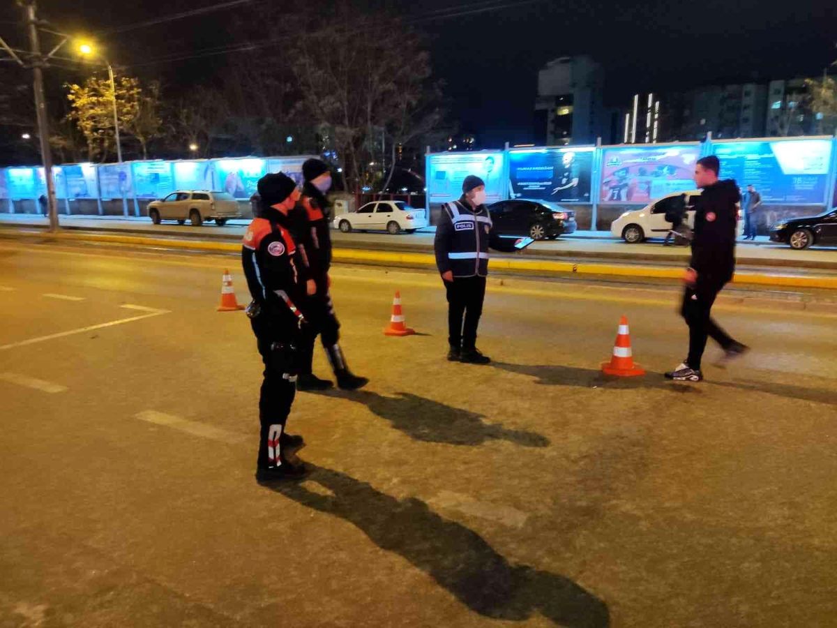 Eskişehir\'de saatler içerisinde binlerce şahıs denetlendi