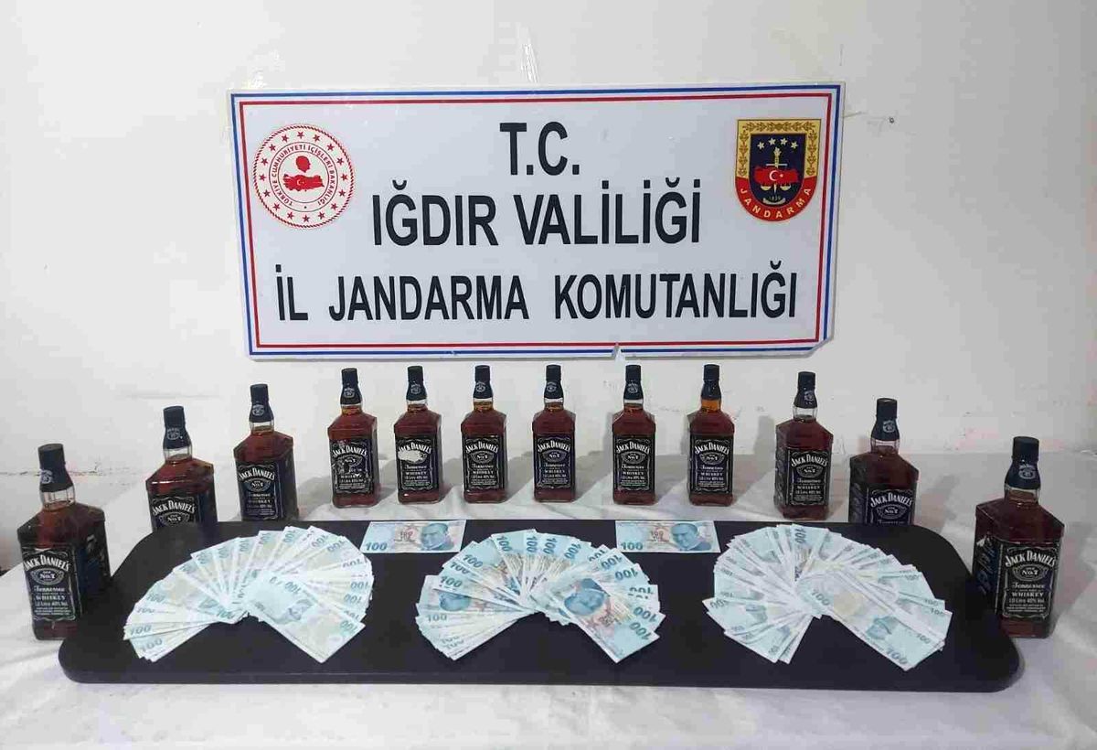 Iğdır\'da sahte banknot ve kaçak içki ele geçirildi
