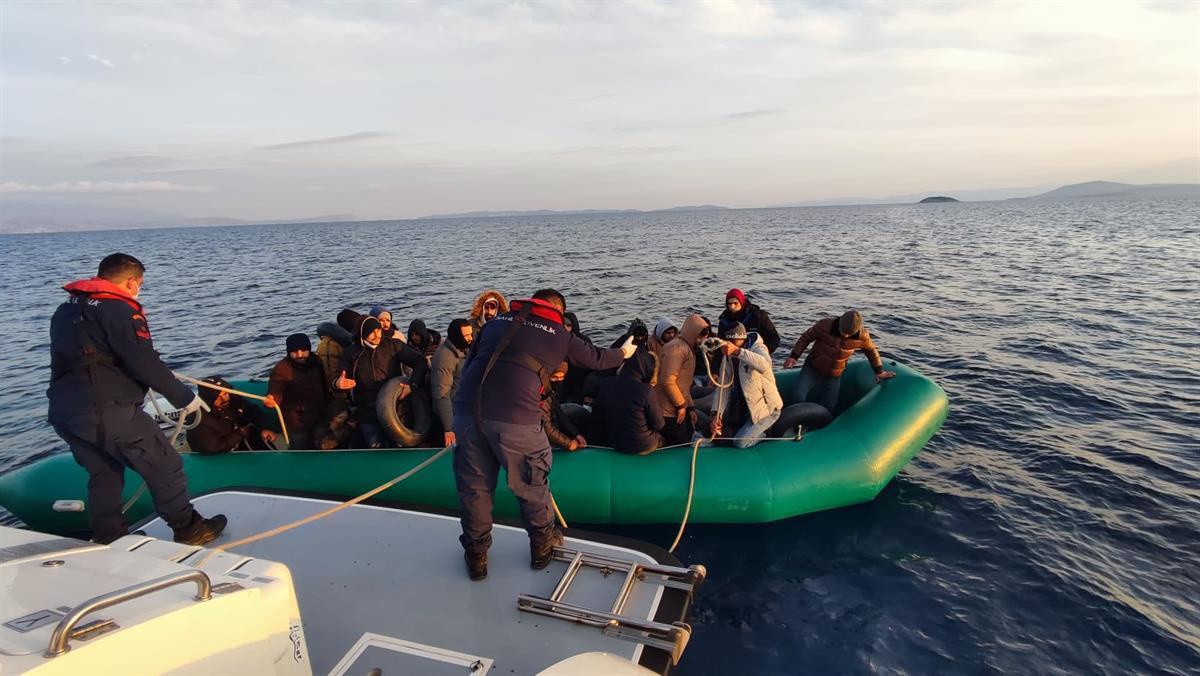 İzmir ve Aydın açıklarında 41 düzensiz göçmen kurtarıldı