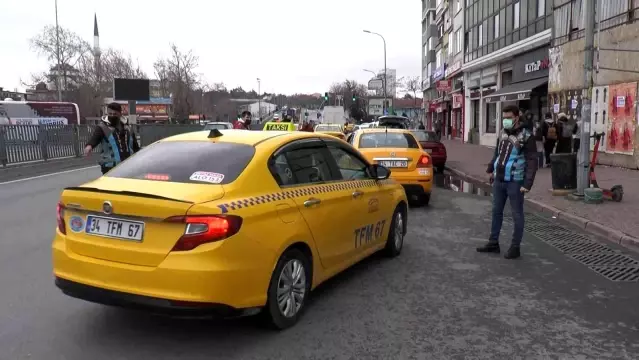 Kadıköy'de emniyet kemeri takmayan taksi şoförleri cezadan kaçamadı