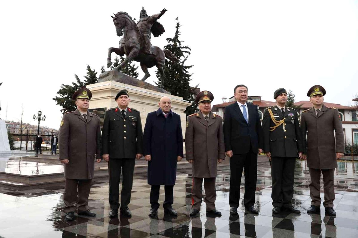 Kırgızistan Savunma Bakanı Bekbolotov'dan Keçiören'e ziyaret