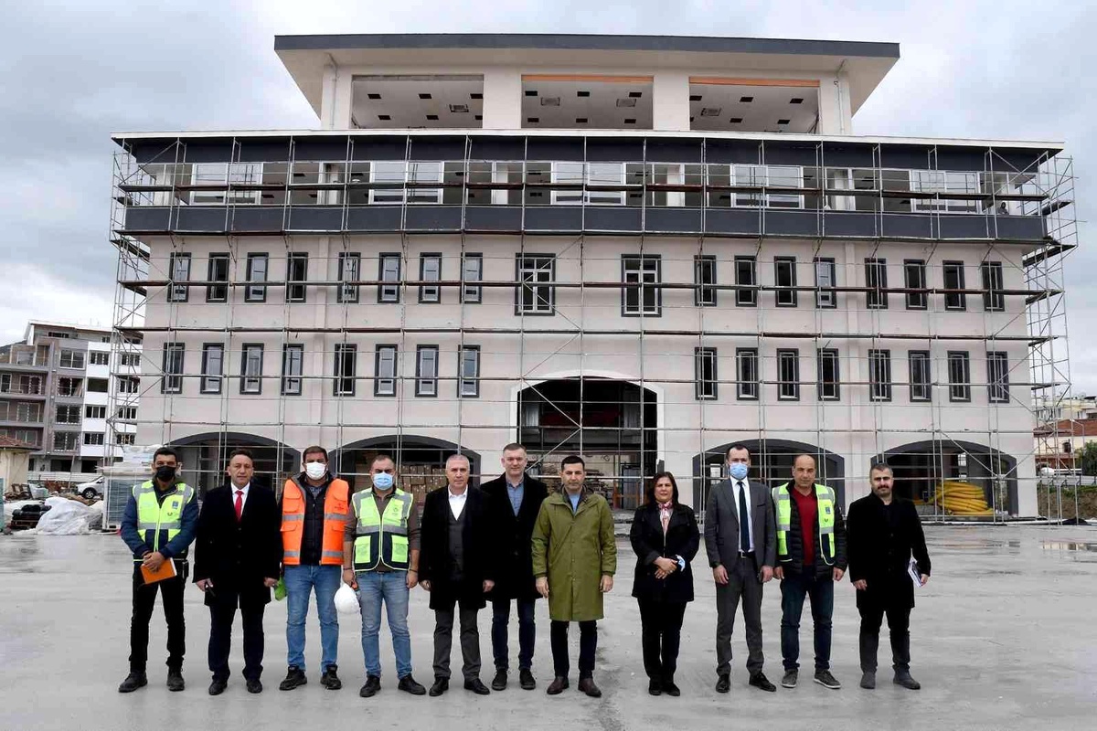 Kuşadası Belediyesi yeni hizmet binasına kavuşuyor